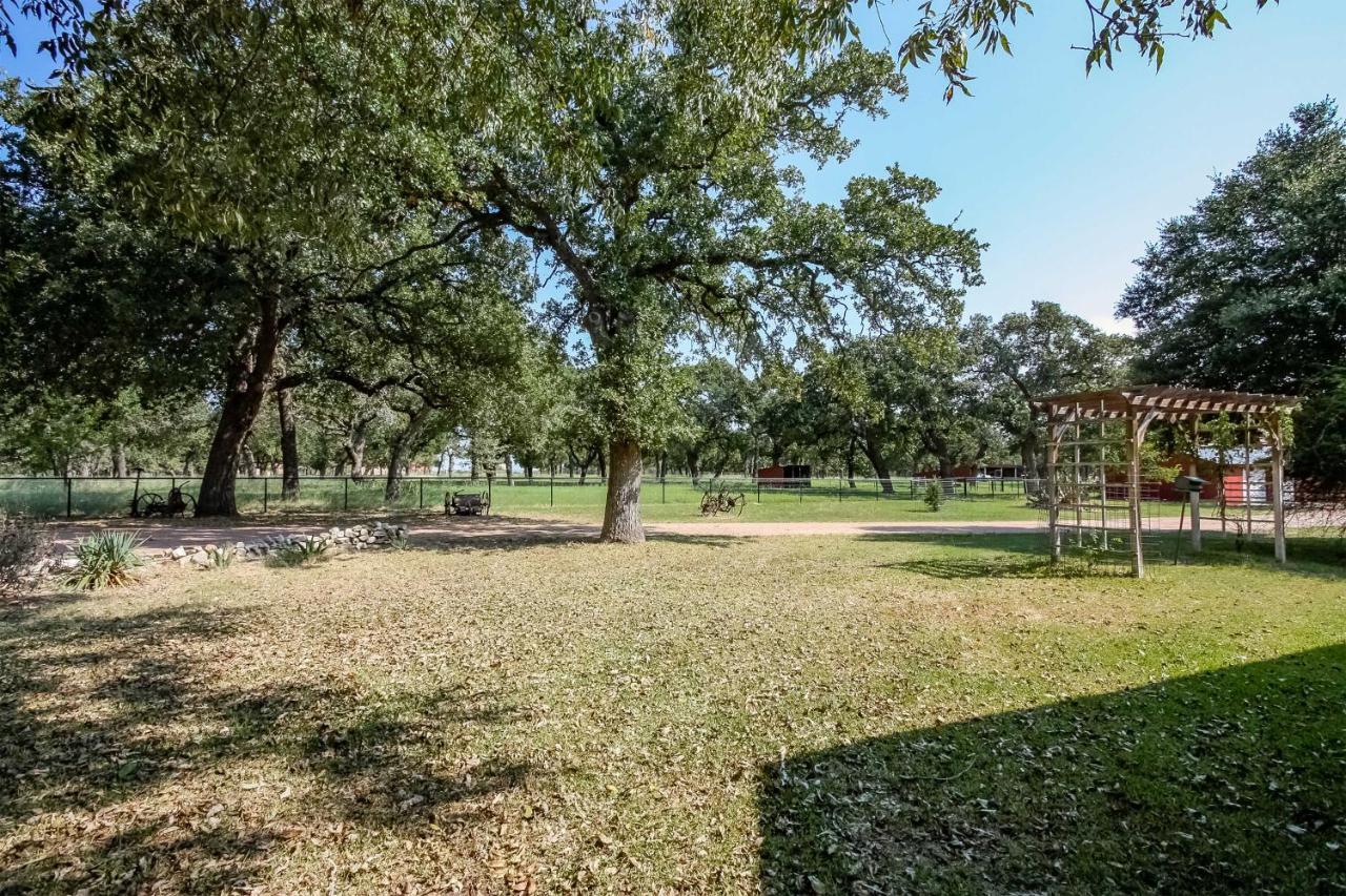 Вилла Ark Bunkhouse Fredericksburg Hideaway With Hot Tub Экстерьер фото