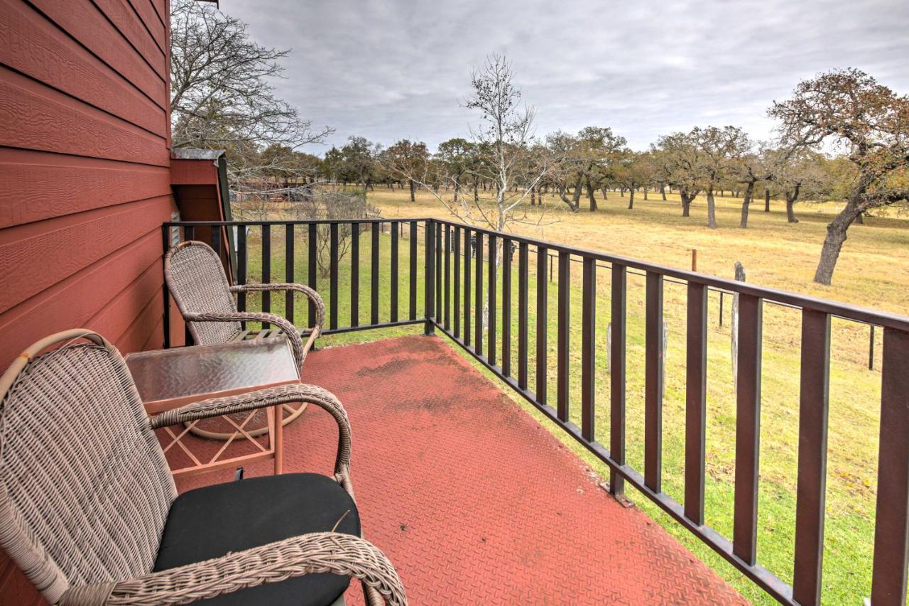 Вилла Ark Bunkhouse Fredericksburg Hideaway With Hot Tub Экстерьер фото